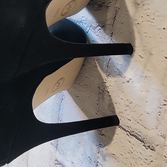 Michael Michael Kors Whitby Bootie - Picture 5 of 8